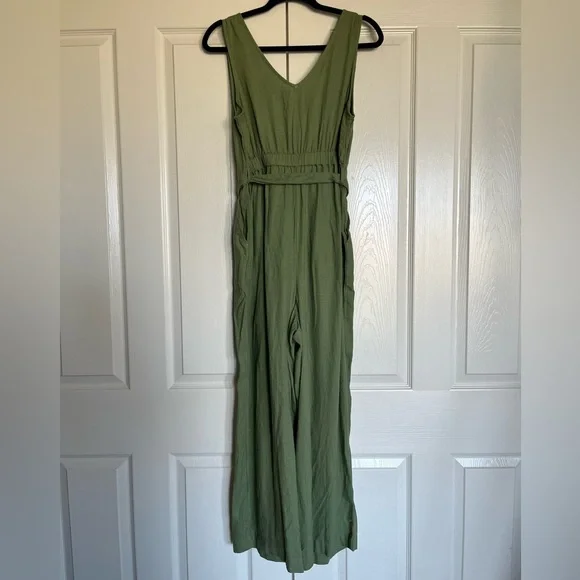 Linen Blend army green sleeveless V neck jumpsuit. - Picture 2 of 9